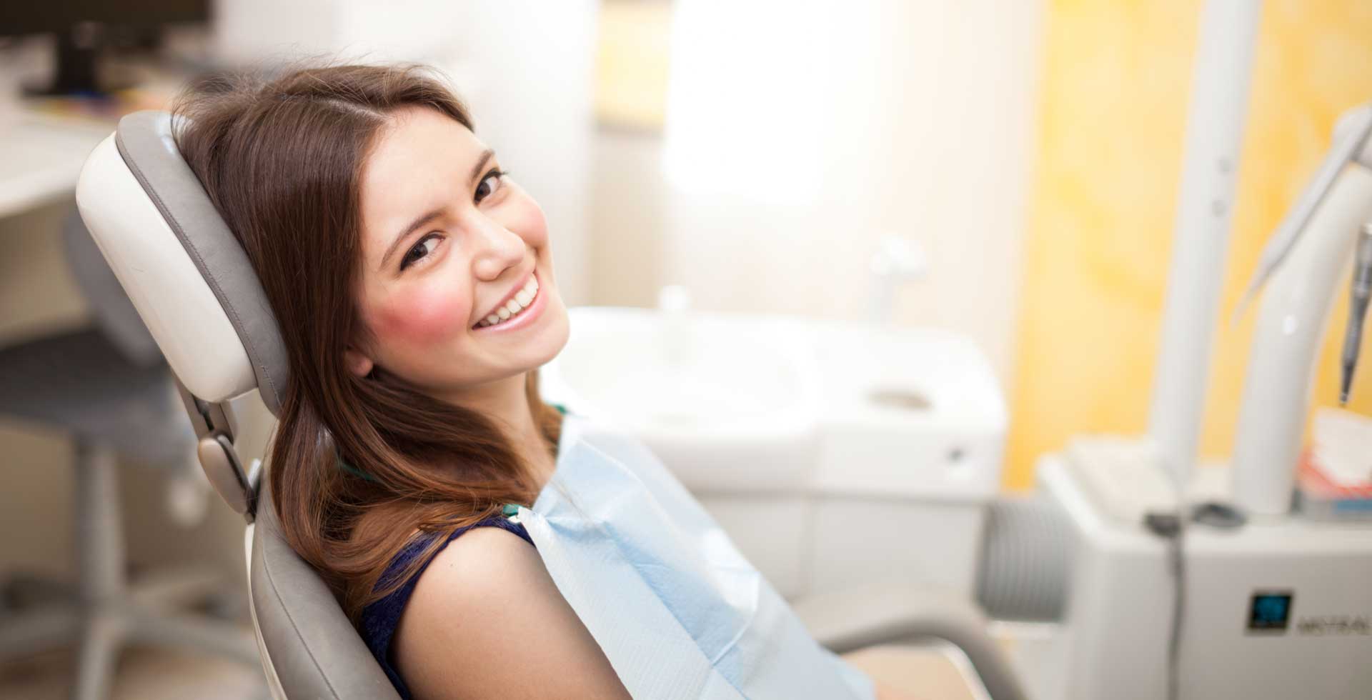 edwards-endodontics-patient-smile1920x980